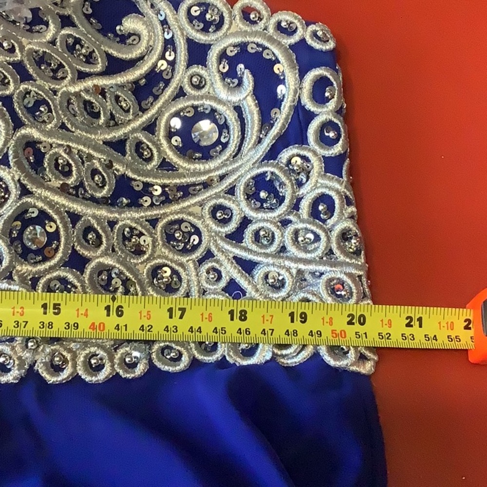 Gown - Picture 8 of 8